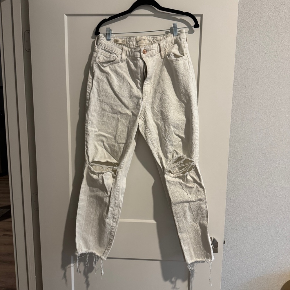 Universal Thread Women's Off-White Distressed Straight Leg Jeans